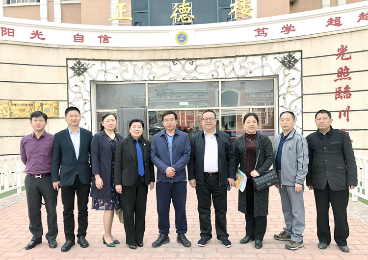 2018年3月27日，南昌市教育局黨委書記、局長謝為民蒞臨北京昌平臨川育人學校（簡稱北京臨川學校）考察交流。.jpg