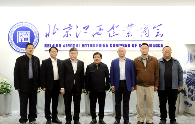 江西省政府副省長孫菊生（中）一行與北京江西商會代表合影.JPG